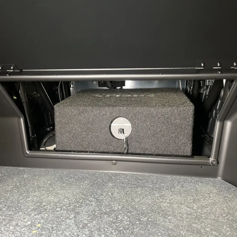 Match Lydoppgraderingspakke VW Transporter T7 DSP-forsterker og basskasse. For 3-seters utgave.
